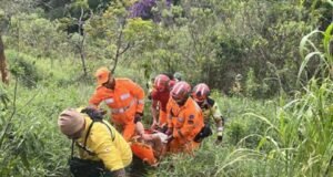 Idosa de 73 anos sofre queda durante caminhada e passa a noite isolada na Serra do Rola-Moça