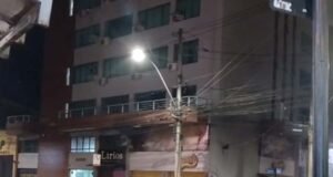 Bombeiros combatem incêndio em lanchonete no Centro de Sete Lagoas