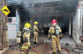 Vídeo; Fogo de grandes proporções consome comércio, queima seis motocicletas e afeta hotel em João Monlevade