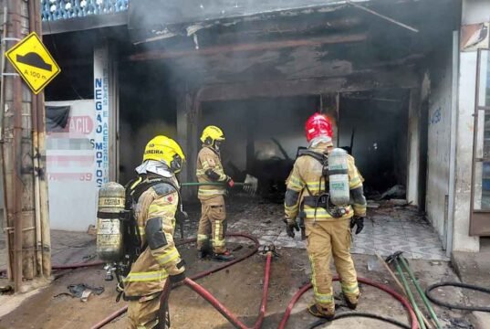 Vídeo; Fogo de grandes proporções consome comércio, queima seis motocicletas e afeta hotel em João Monlevade