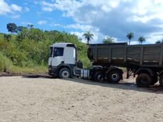 URGENTE: MG-129 é totalmente interditada em Itabira após colisão e vazamento de combustível