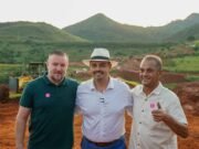 Prefeito de Barão de Cocais Geraldo Abade recebe governador Mateus Simões em visita às obras da MGC-262