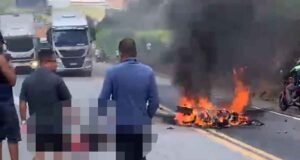 Vídeo; Motociclista morre após colisão com caminhão na BR-381, em João Monlevade