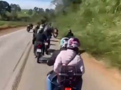 Vídeo; Motociclista perde controle e bate em carreta durante romaria em MG