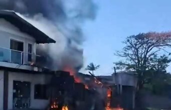 Vídeo; Queda de avião atinge casas e deixa mortos no litoral do RS