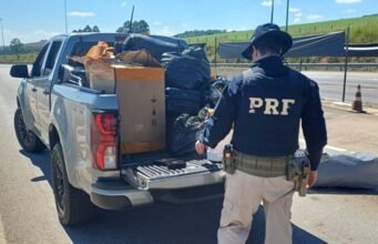 Servidores são detidos com veículo da Prefeitura e mercadorias irregulares na BR-381