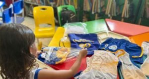 São Gonçalo do Rio Abaixo; Alunos da rede municipal de educação recebem kits de uniformes