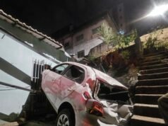 Vídeo; Carro cai em barranco no bairro Carlos Prates e motorista é flagrado embriagado em Belo Horizonte