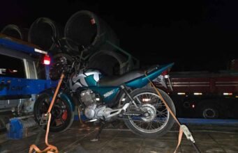 Fiscalização de trânsito em João Monlevade resulta na remoção de motocicleta com múltiplas irregularidades