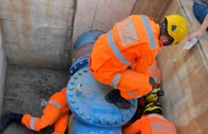 Bombeiros e Samu resgatam vítima de queda em estação de tratamento de esgoto em João Monlevade