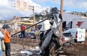 Vídeo; Carreta desgovernada atinge 10 veículos no Anel Rodoviário e deixa duas pessoas feridas em BH