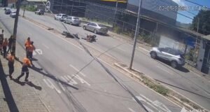 Vídeo; Duas motos colidem em frente ao Sevor e deixam feridos em João Monlevade