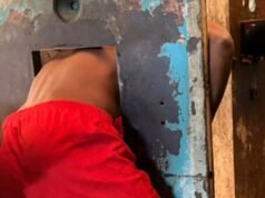 Vídeo; Bombeiros resgatam detento preso em portinhola de cela em penitenciária no interior de Minas