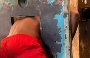 Vídeo; Bombeiros resgatam detento preso em portinhola de cela em penitenciária no interior de Minas