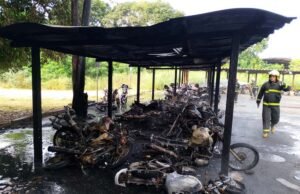 Vídeo: Timóteo; Incêndio destrói cerca de 35 motocicletas no estacionamento da Aperam