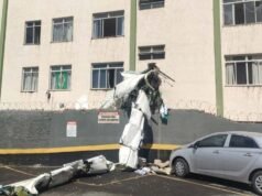 Vídeo; Queda de avião bimotor atinge prédio e mobiliza socorro no Bairro Silveira, em Belo Horizonte
