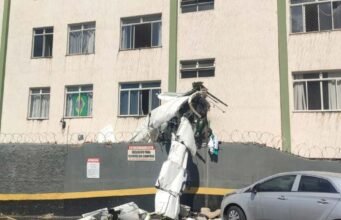 Vídeo; Queda de avião no bairro Silveira deixa dois mortos e três feridos graves em BH